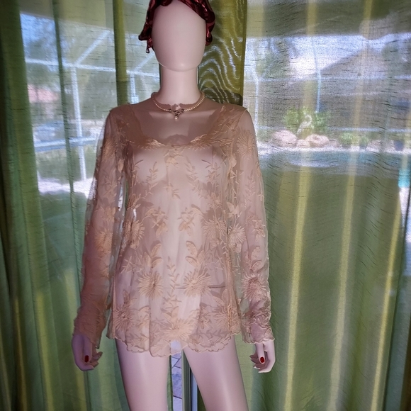 Clean Lace Top by Everleigh: Size L - Picture 3 of 8